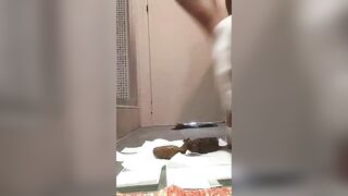 Big hot booty lady poops on the floor