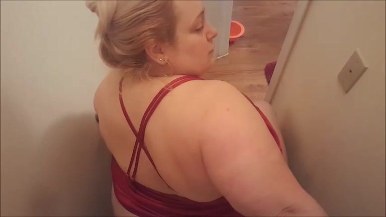 Vivienne Rose toilet poop 