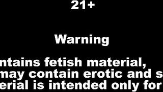 Stunning big booty babe in sexy lingerie teasing and pooping