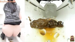 Jap teen chick and messy poop