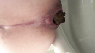 Kinky gal pooping nice turd