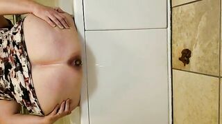 Tub poop from sexy milf