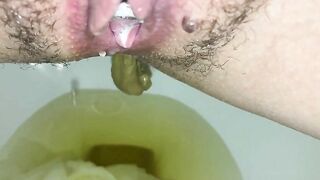 Amateur nerdy milf licking her big turd