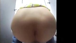 Amazing round booty lady poops on the floor