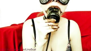 Latex slut masturbates while eating shit