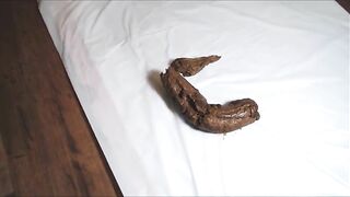 Gorgeous chubby babe gets naked for pooping