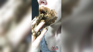Scat Snack with sexy babe