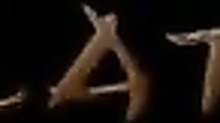 Stunning thick booty lady pooping