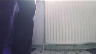 Big hard booty babe dropping thick load