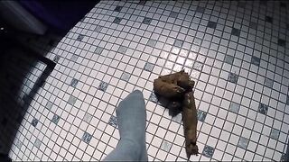 Big hard booty babe dropping thick load