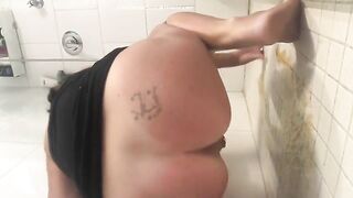 Pee and shitting on the floor