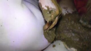 Curvy ass lady playing with dirty poop