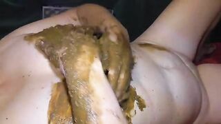 Kinky bbw lady getting covered in the shit