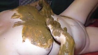 Kinky bbw lady getting covered in the shit