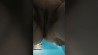 Chubby shaved pussy gal pooping