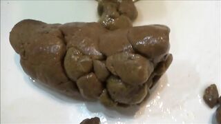 Gorgeous naked girl drops thick load on the plate