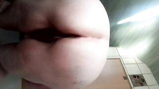 Beautiful naked bbw lady poops