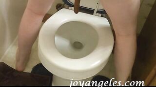 Amateur mature lady poops in toilet