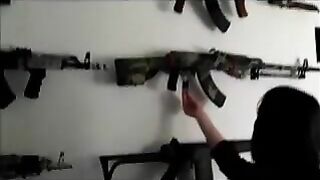 Amateur hot chick gets naked for poop