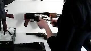 Amateur hot chick gets naked for poop