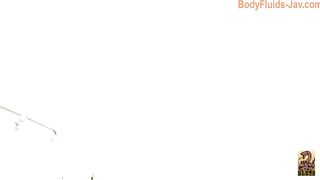 Gorgeous brunette Japanese babe caught pooping