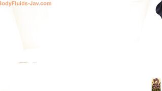 Pretty young and horny Jap babe poops