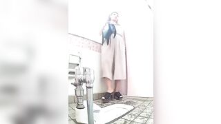 Curvy ass brunette lady pooping