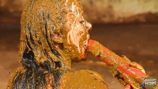 Betty Loves Manure Teasing & Pussy Playing