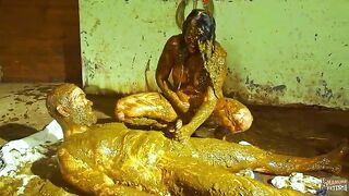 Gorgeous scat babe gives blowjob and scat fuck