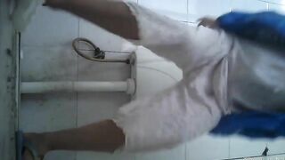 Amateur Asian girl poops