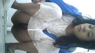 Amateur Asian girl poops