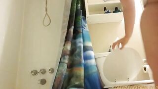 Lovely curvy lady poops