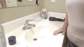 Chubby hot housewife shits in sink