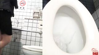 Japanese hot babe shitting in western toilet