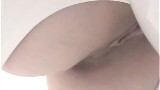 Lady spread legs for sweet poop