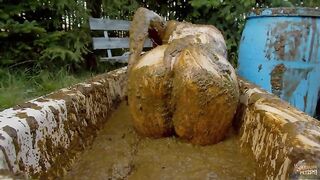 Big booty Lyndra Lynn bathing in Cowshit