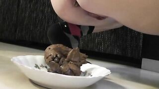 Amateur horny lady poops on the plate