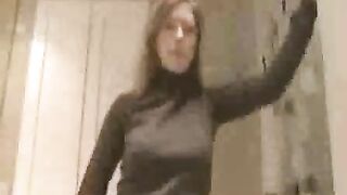 Pretty ass milf pooping show