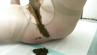 Playing with her dirty pussy and dildo