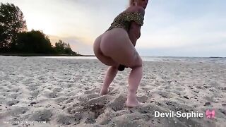 Juicy horny lady pooping heavily at the beach
