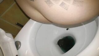 Amateur sexy brunette showing her long poop