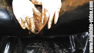 Dirty latex slut pooping for slave