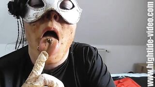 Dirty latex slut pooping for slave