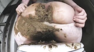 Fantastic big booty and messy poop