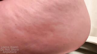 Curvy hot chick pooping closeup