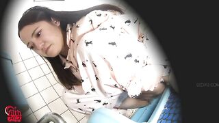 Cute brunette gal dropping massive hard shit