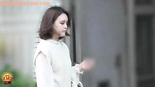 Hot looking Japanese babe caught leaking shit
