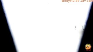 Naked cute Japanese chick dropping shit