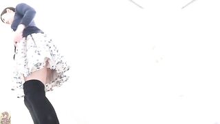 Gorgeous milf showing her ass and poop