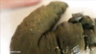 Thick hot ass lady shitting from the chair